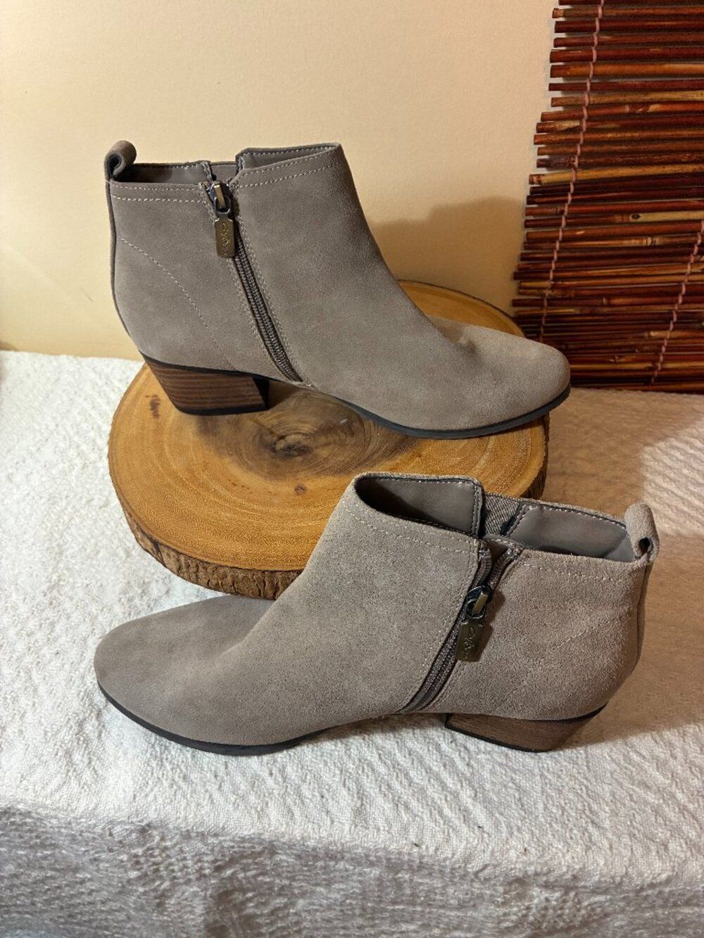 NWOT Aqua College Isla Waterproof Suede Ankle Booties Mushroom Taupe Size 9